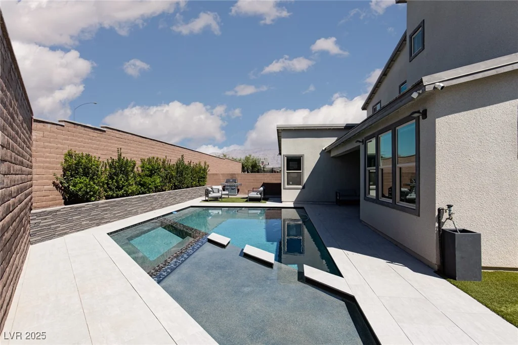 6821 Empire Cliff, North Las Vegas, NV 89084