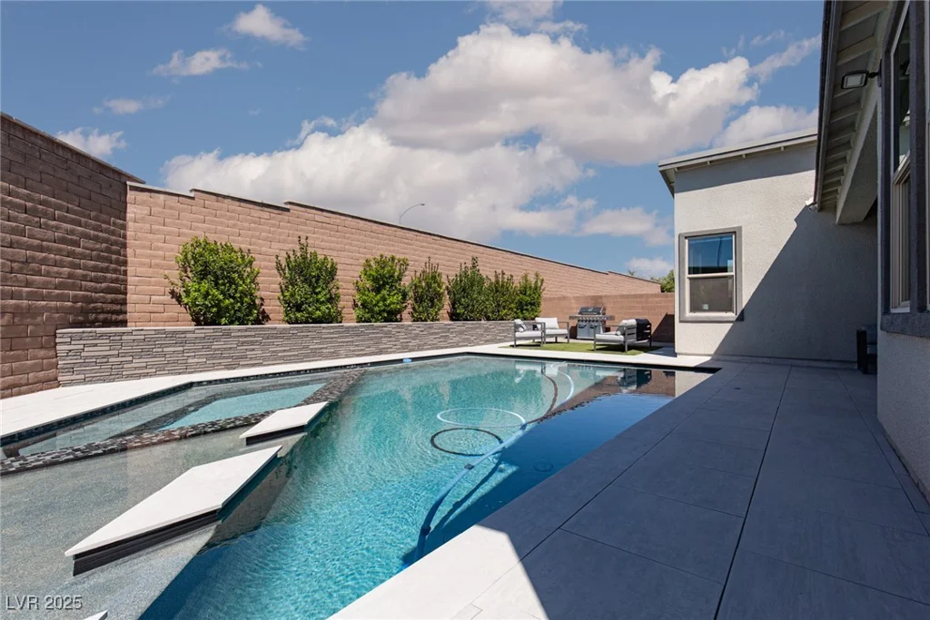 6821 Empire Cliff, North Las Vegas, NV 89084