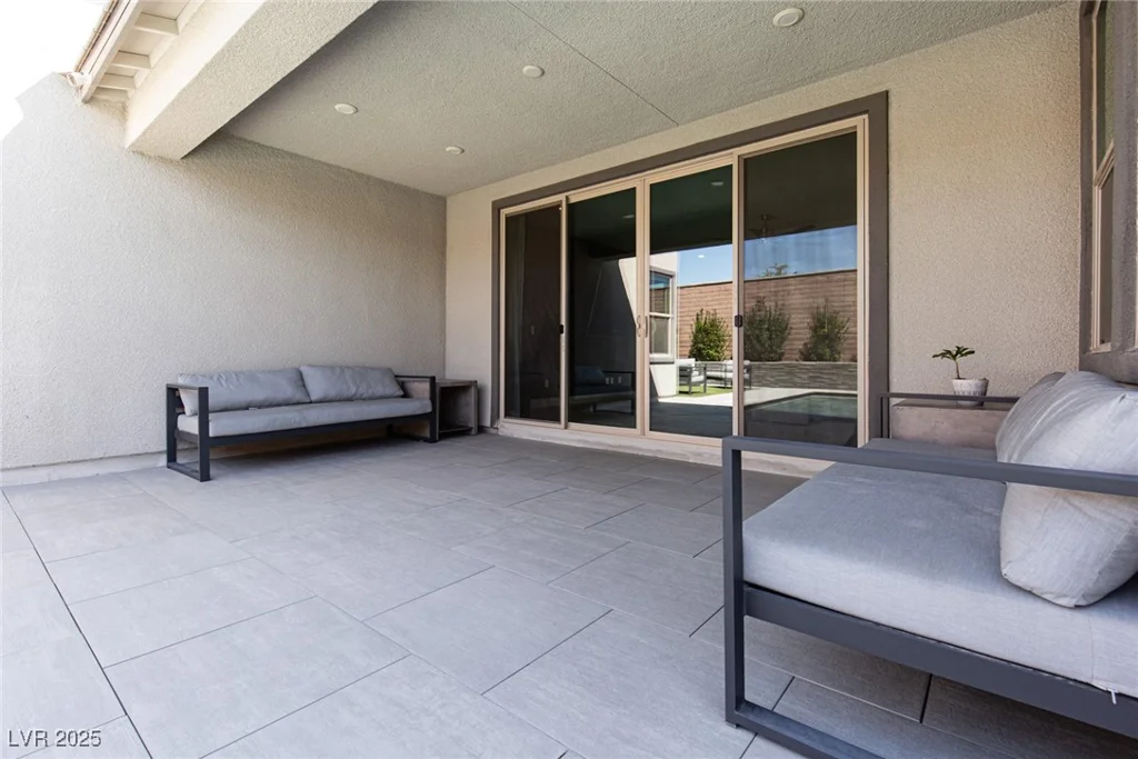 6821 Empire Cliff, North Las Vegas, NV 89084