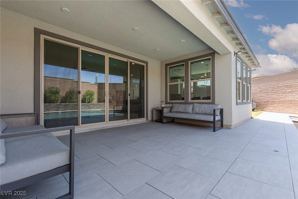 6821 Empire Cliff, North Las Vegas, NV 89084
