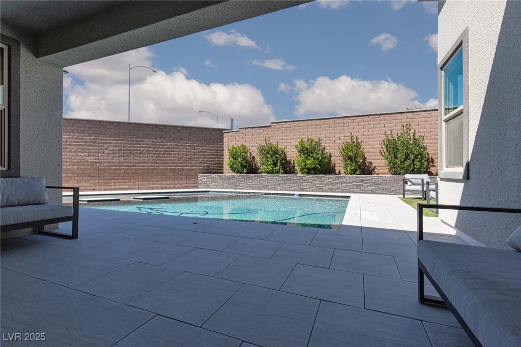 6821 Empire Cliff, North Las Vegas, NV 89084