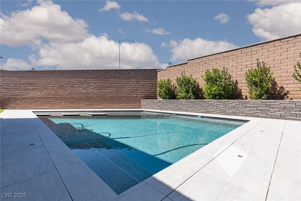 6821 Empire Cliff, North Las Vegas, NV 89084