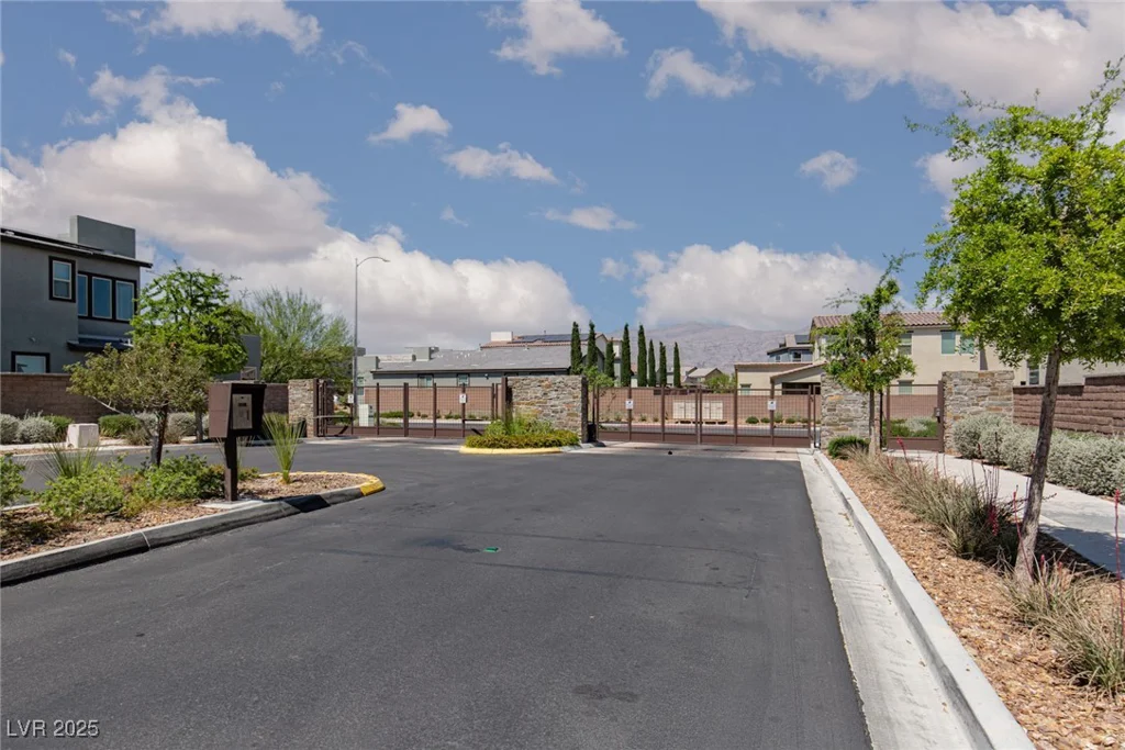 6821 Empire Cliff, North Las Vegas, NV 89084