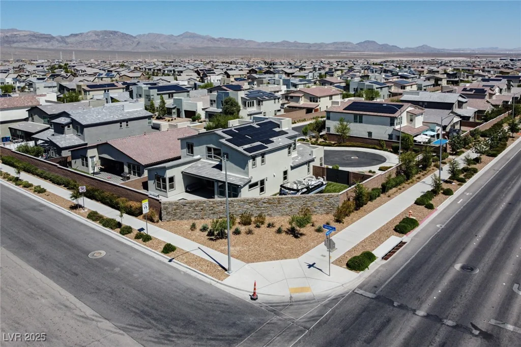 6821 Empire Cliff, North Las Vegas, NV 89084