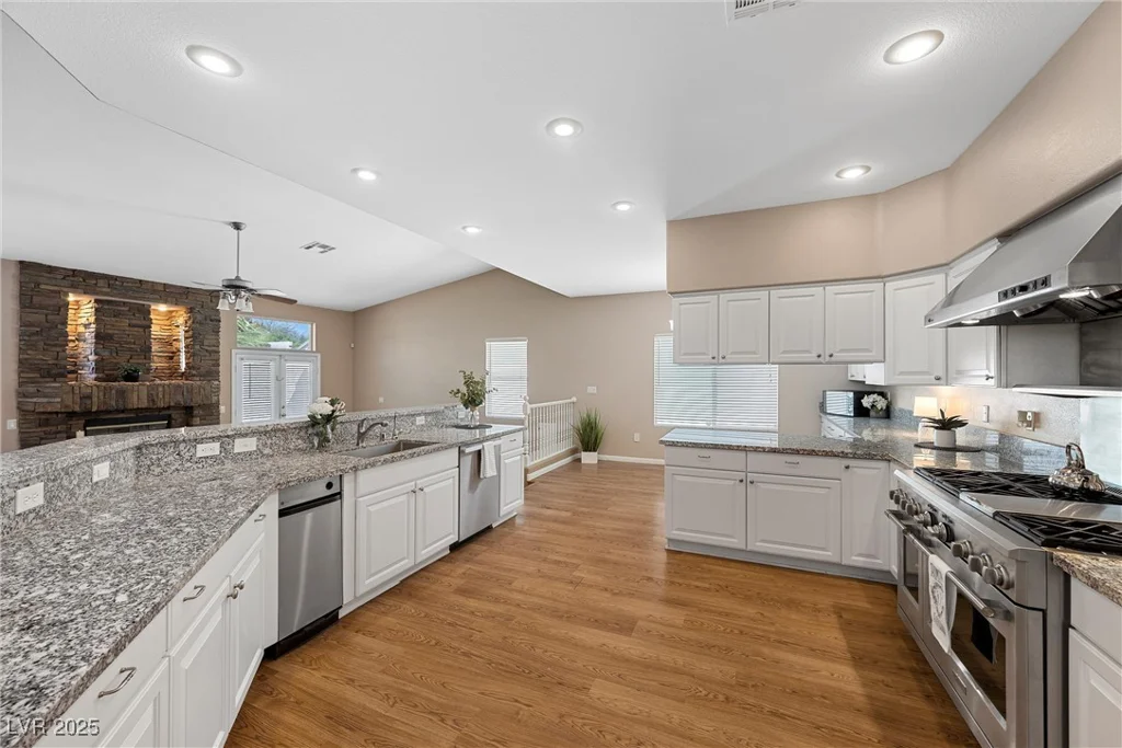 7460 Grassy Field, Las Vegas, NV 89131