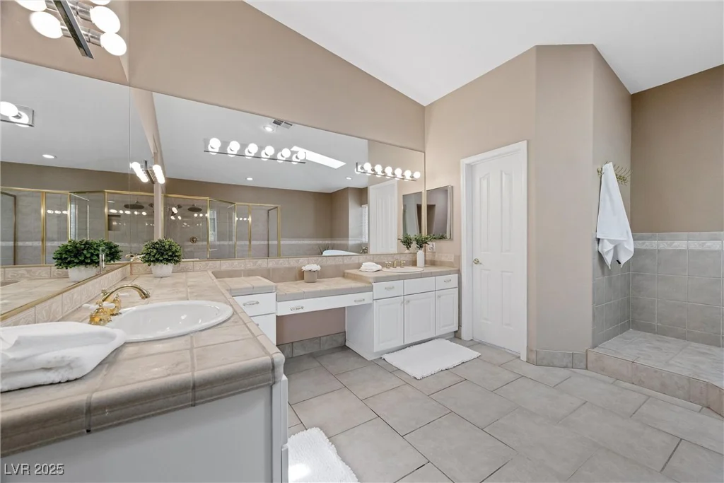 7460 Grassy Field, Las Vegas, NV 89131