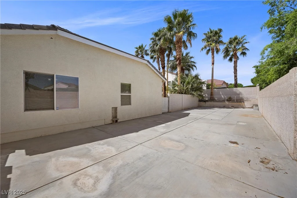 7460 Grassy Field, Las Vegas, NV 89131