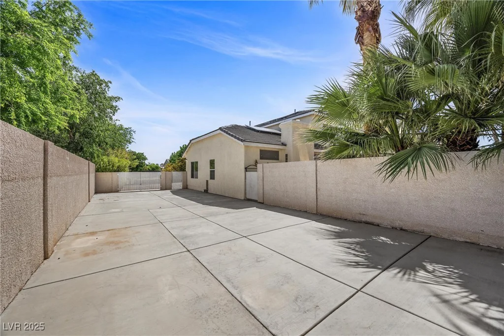 7460 Grassy Field, Las Vegas, NV 89131