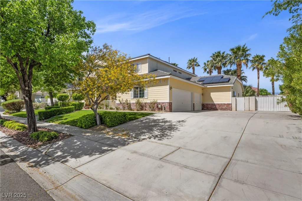 7460 Grassy Field, Las Vegas, NV 89131