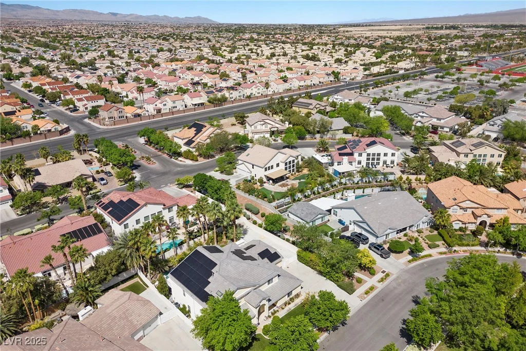 7460 Grassy Field, Las Vegas, NV 89131