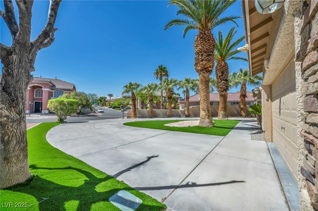 9504 Empire Rock, Las Vegas, NV 89143