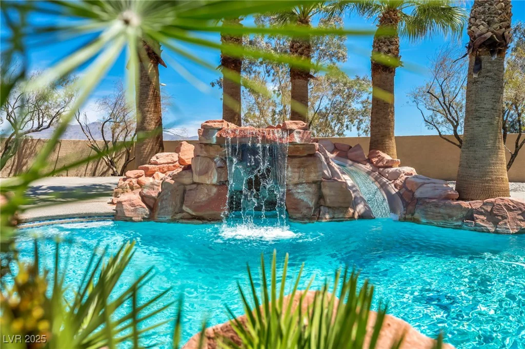 9504 Empire Rock, Las Vegas, NV 89143