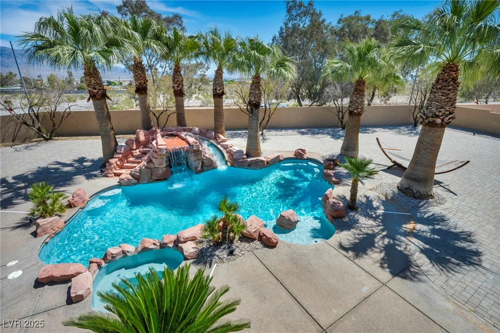 9504 Empire Rock, Las Vegas, NV 89143