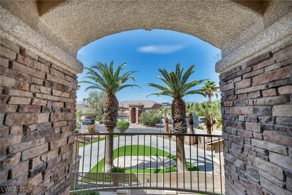 9504 Empire Rock, Las Vegas, NV 89143