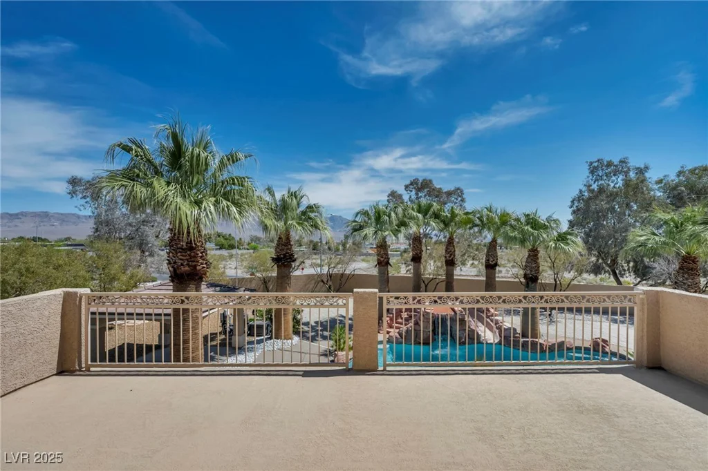 9504 Empire Rock, Las Vegas, NV 89143