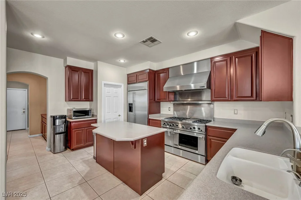 9504 Empire Rock, Las Vegas, NV 89143