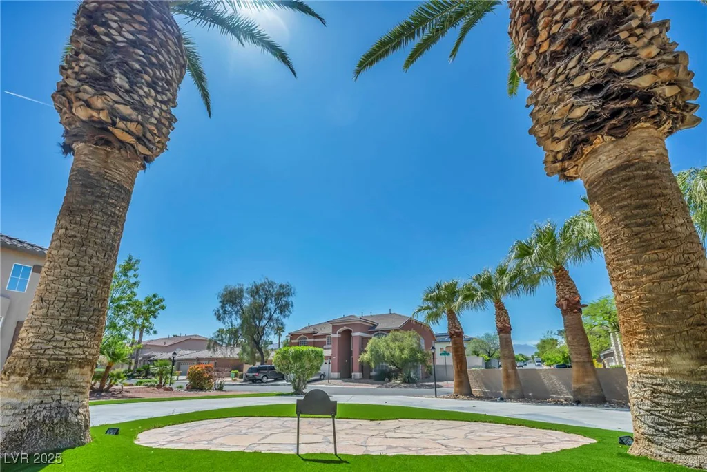 9504 Empire Rock, Las Vegas, NV 89143