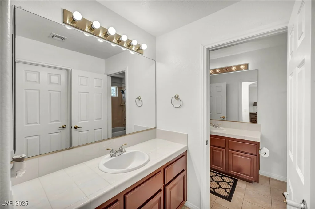 9504 Empire Rock, Las Vegas, NV 89143