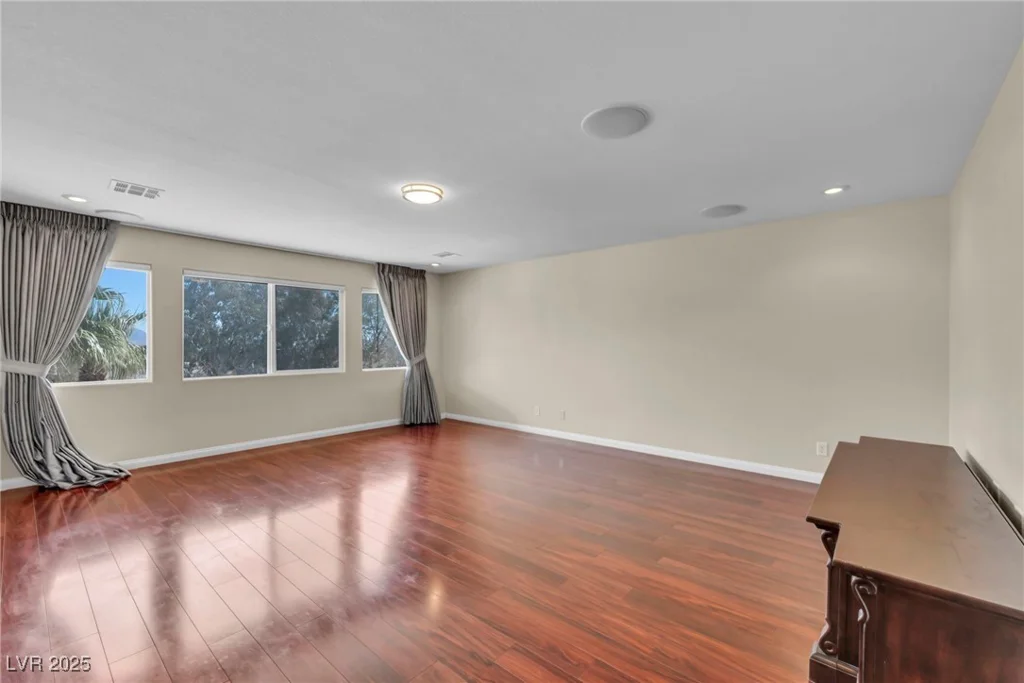 9504 Empire Rock, Las Vegas, NV 89143