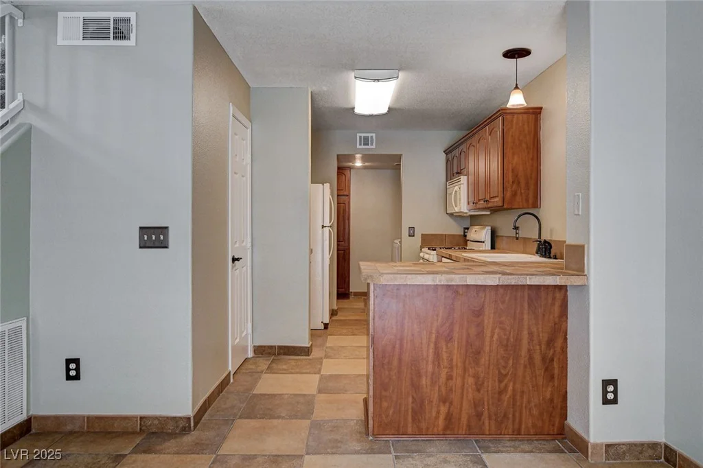 9655 Lame Horse, Las Vegas, NV 89123