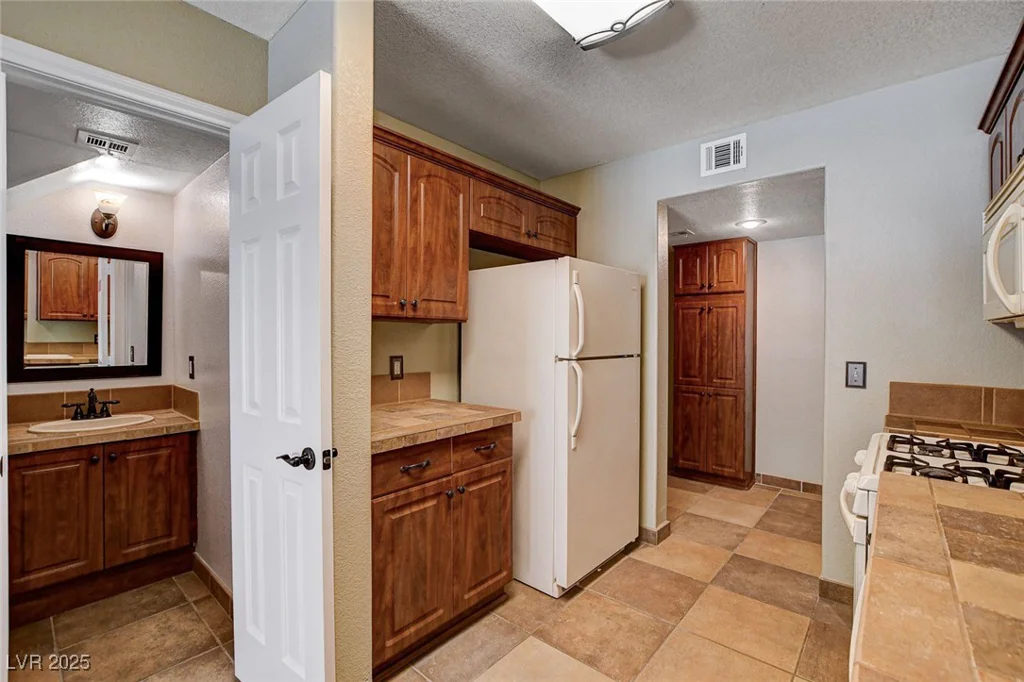 9655 Lame Horse, Las Vegas, NV 89123
