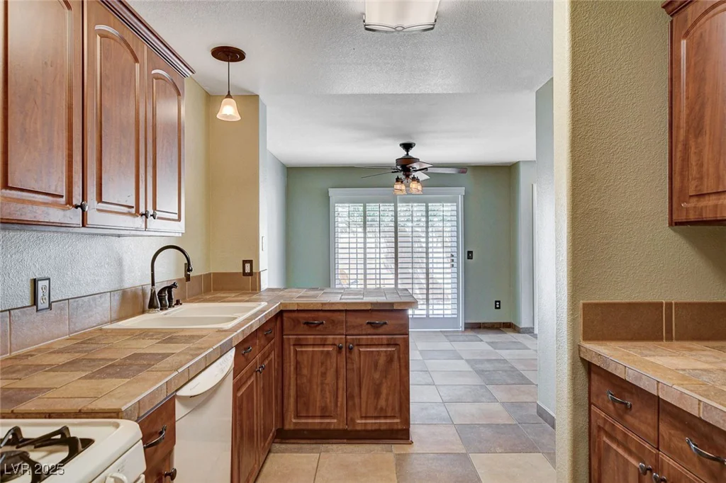 9655 Lame Horse, Las Vegas, NV 89123