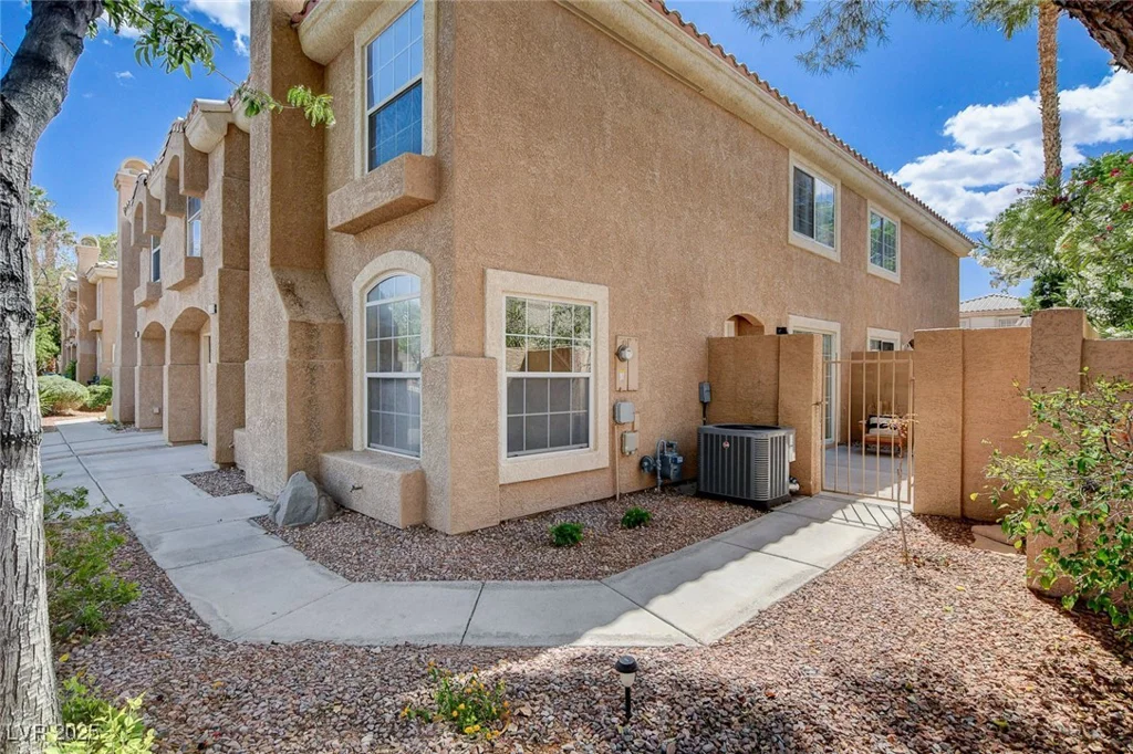 9655 Lame Horse, Las Vegas, NV 89123