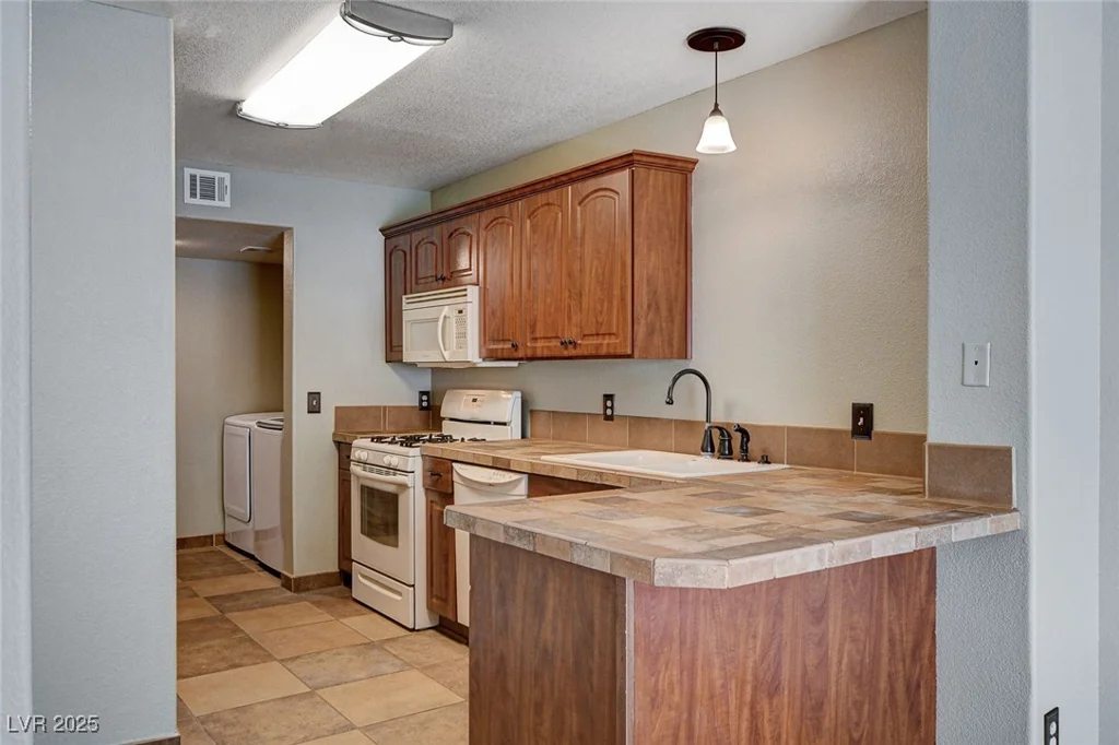 9655 Lame Horse, Las Vegas, NV 89123