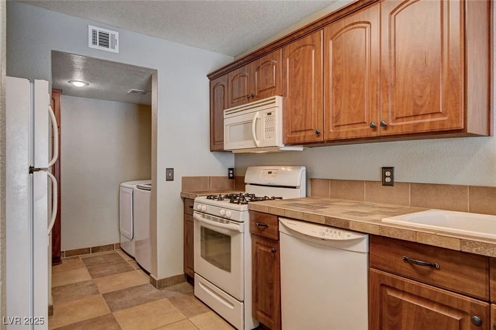 9655 Lame Horse, Las Vegas, NV 89123