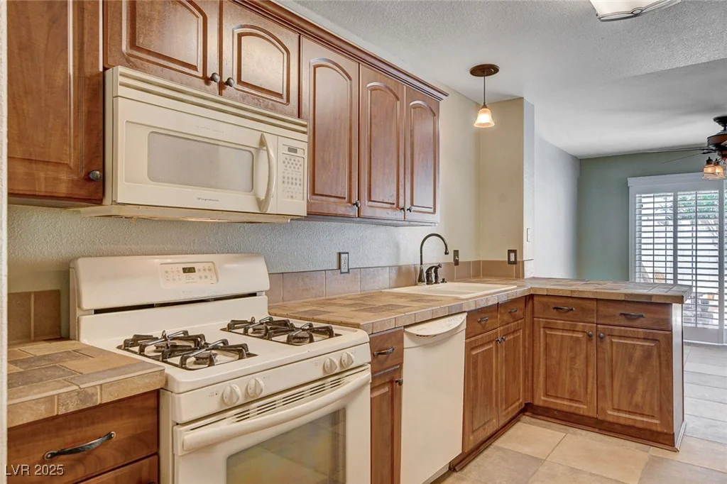 9655 Lame Horse, Las Vegas, NV 89123