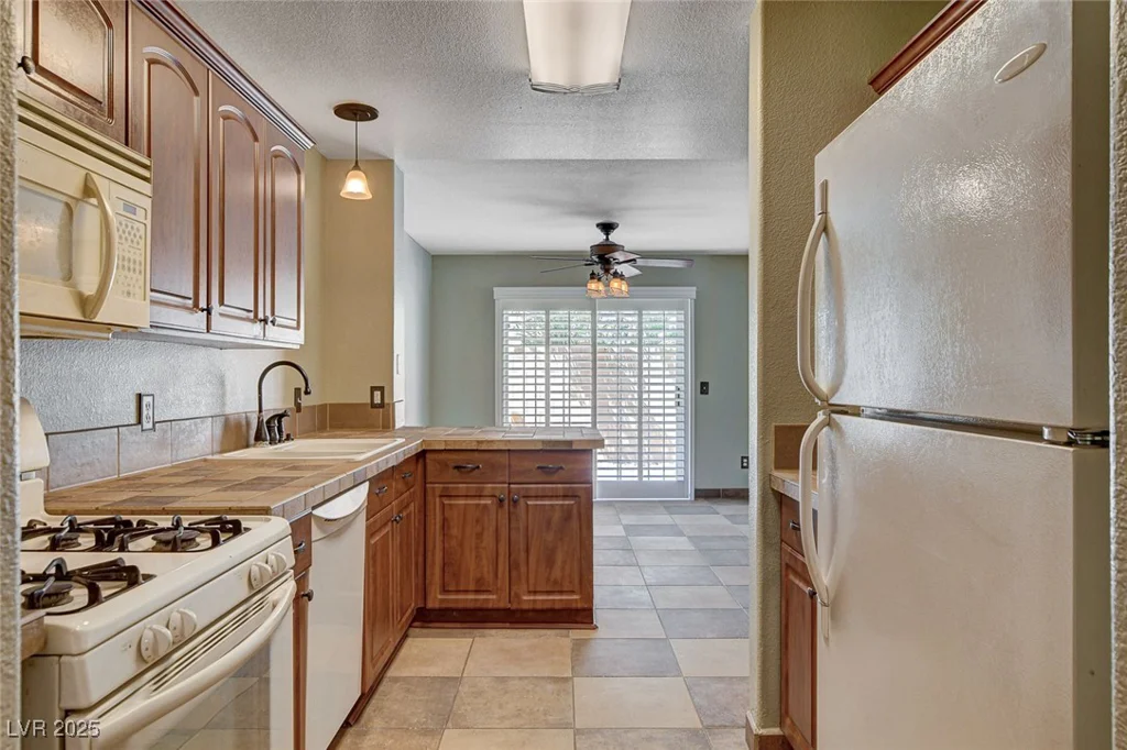 9655 Lame Horse, Las Vegas, NV 89123