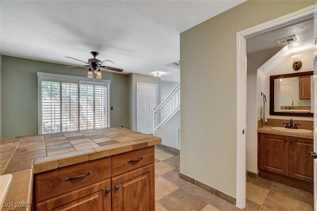 9655 Lame Horse, Las Vegas, NV 89123