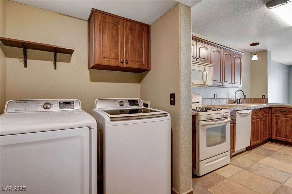 9655 Lame Horse, Las Vegas, NV 89123