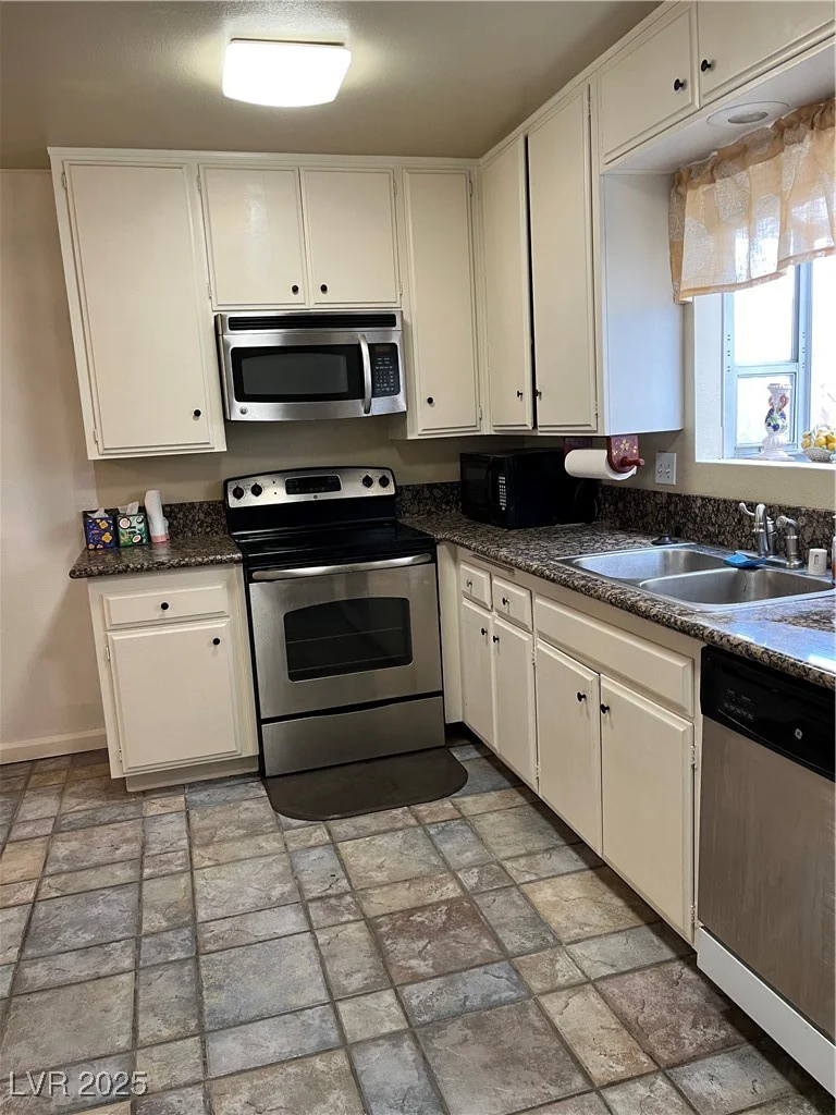 158 Greenbriar Townhouse, Las Vegas, NV 89121