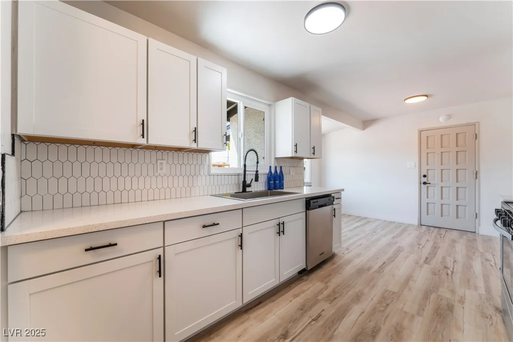 1202 Arrowhead, Las Vegas, NV 89106