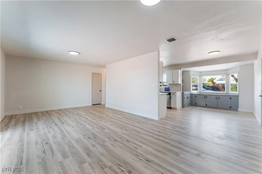 1202 Arrowhead, Las Vegas, NV 89106
