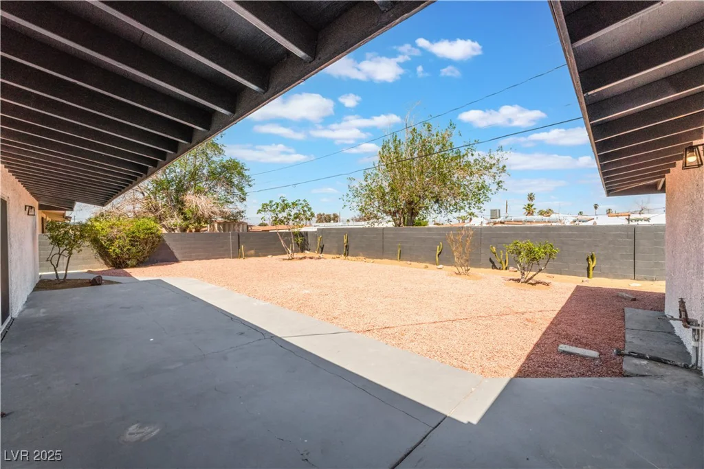 1202 Arrowhead, Las Vegas, NV 89106