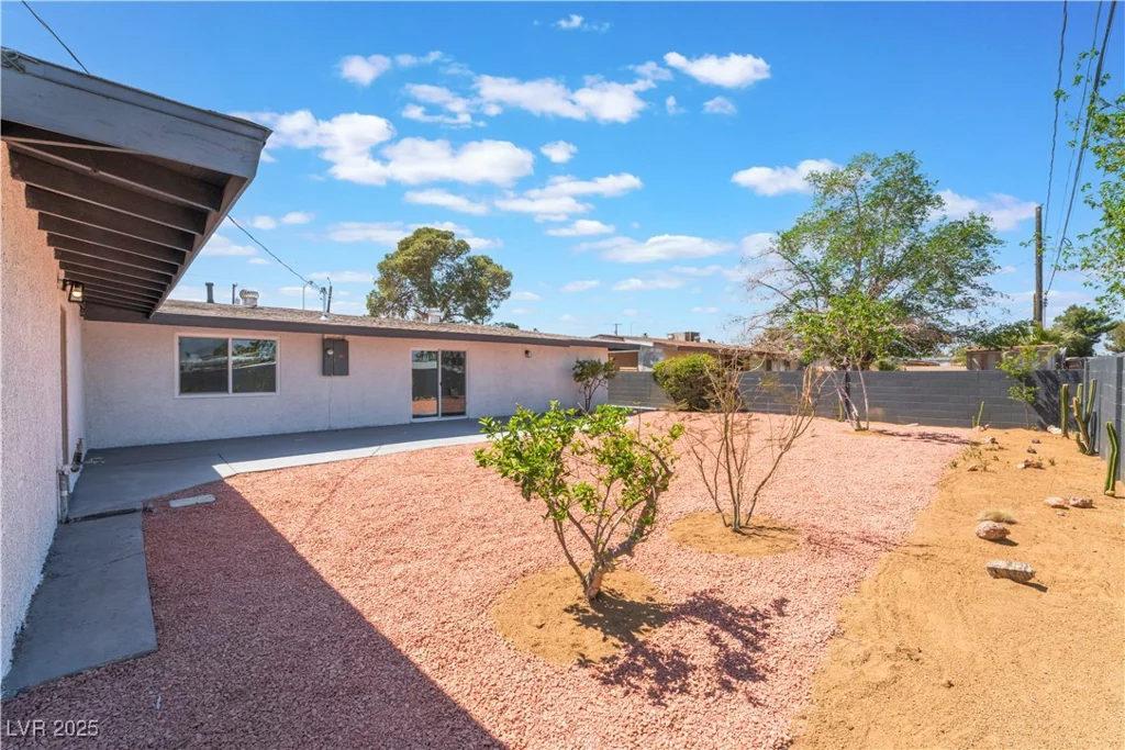 1202 Arrowhead, Las Vegas, NV 89106