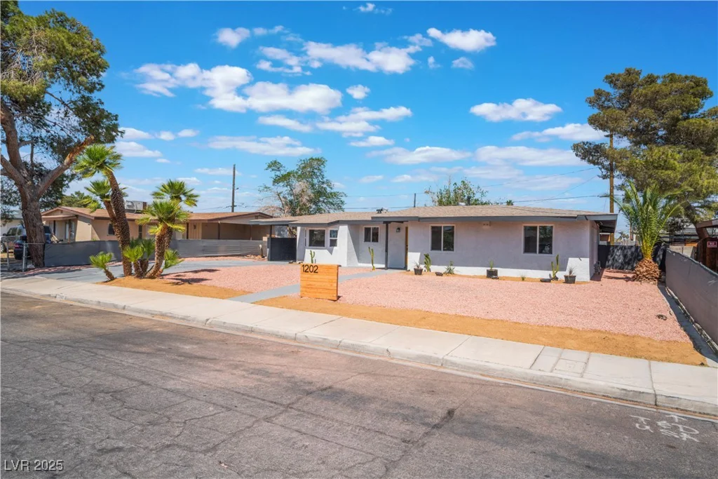 1202 Arrowhead, Las Vegas, NV 89106