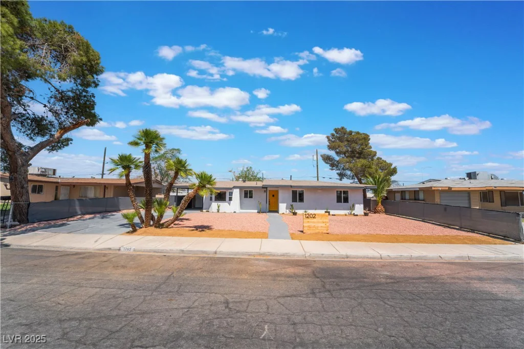 1202 Arrowhead, Las Vegas, NV 89106