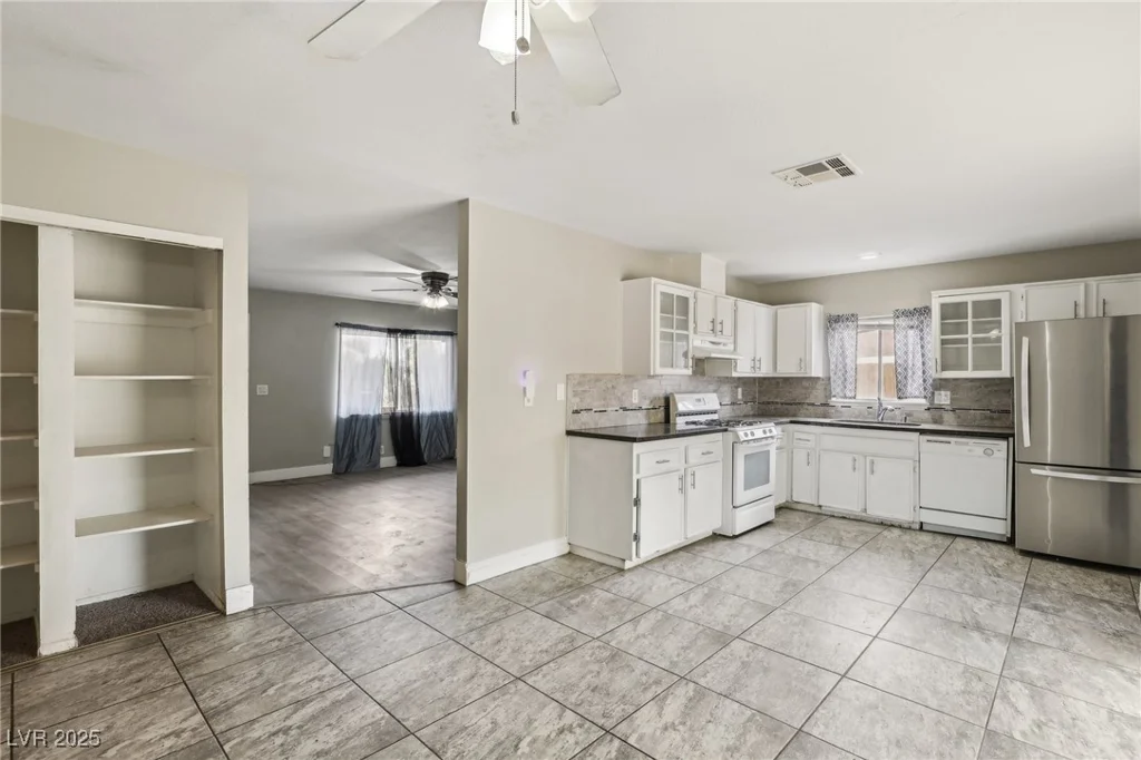 3701 Guinevere, Las Vegas, NV 89110