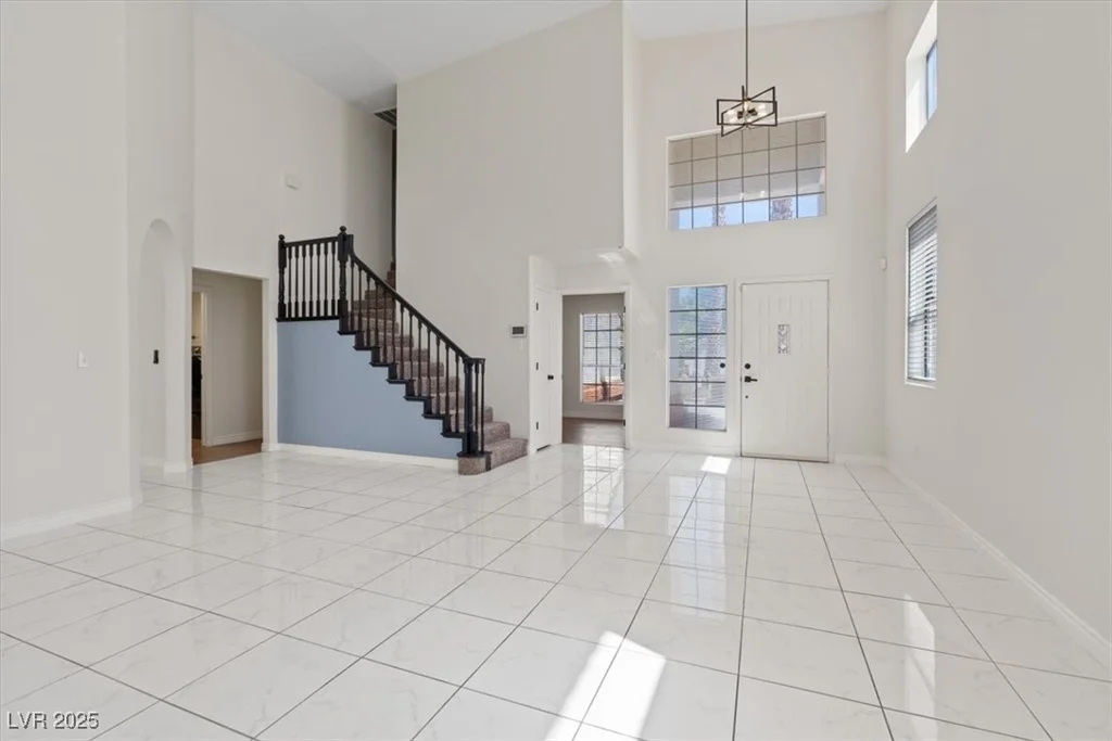 2505 Goldenmoon, Las Vegas, NV 89108