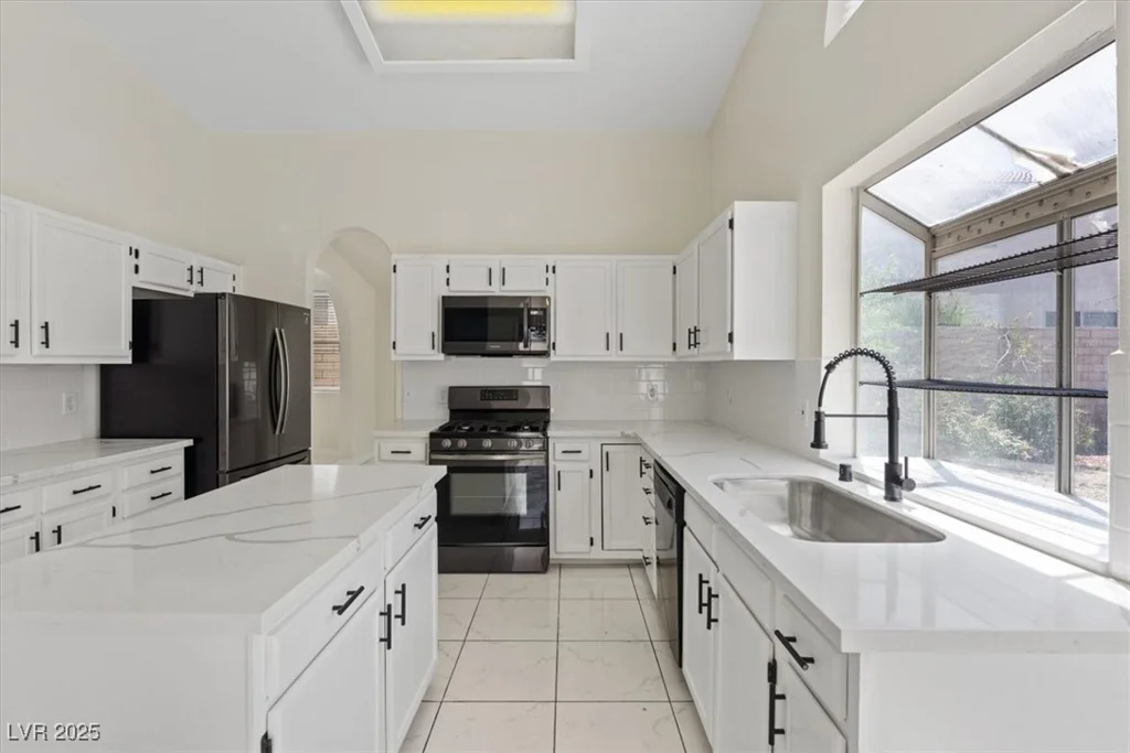 2505 Goldenmoon, Las Vegas, NV 89108