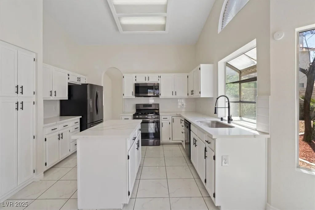 2505 Goldenmoon, Las Vegas, NV 89108