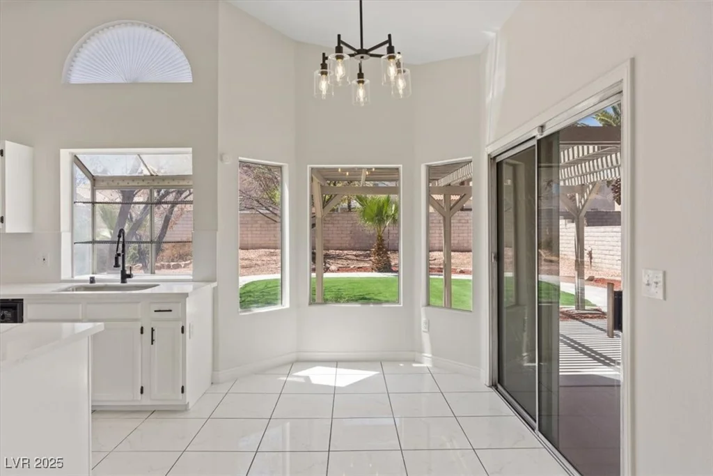 2505 Goldenmoon, Las Vegas, NV 89108