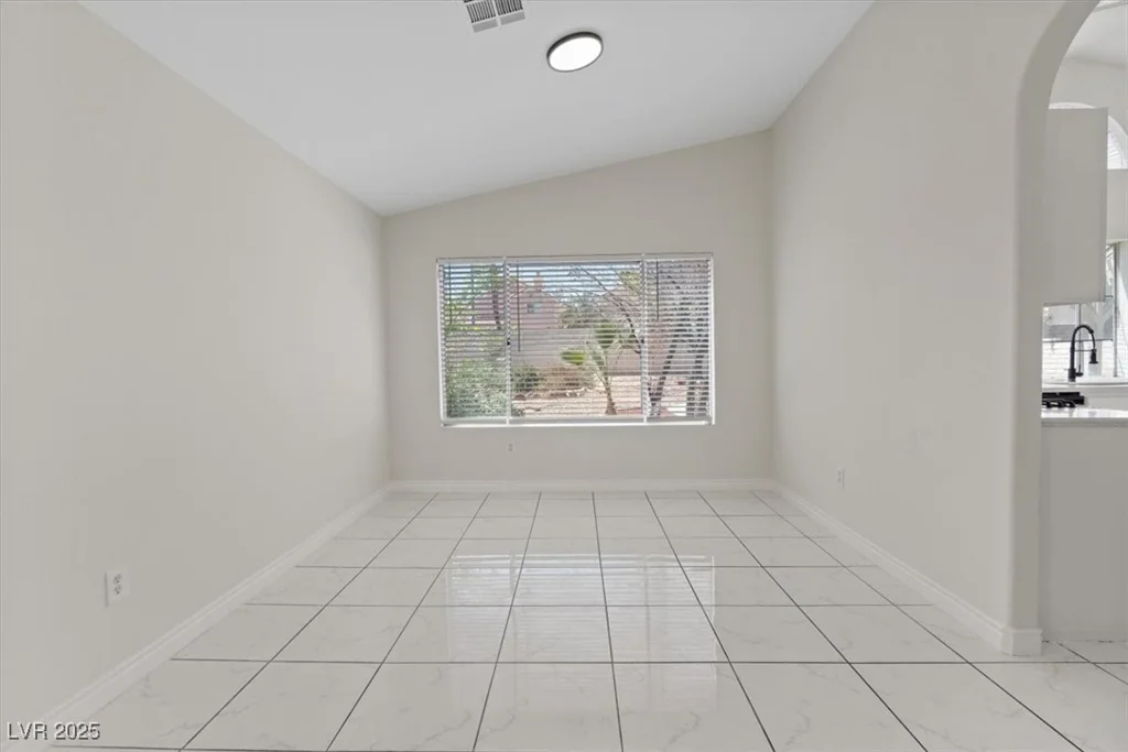 2505 Goldenmoon, Las Vegas, NV 89108