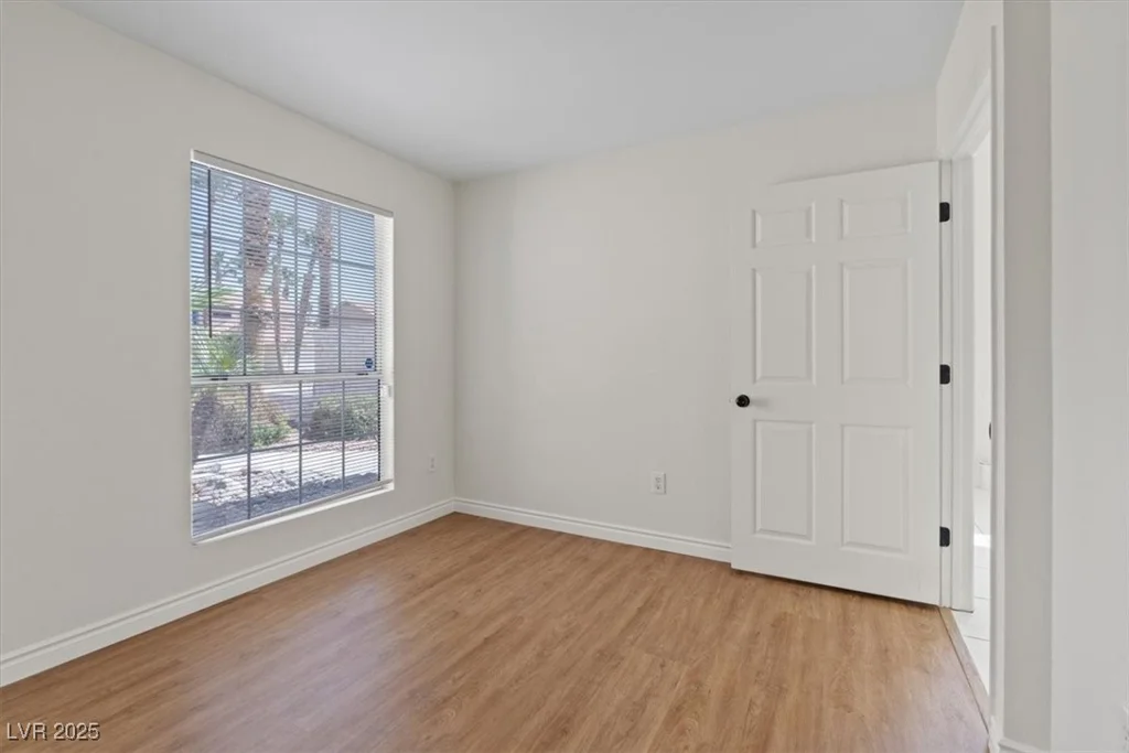 2505 Goldenmoon, Las Vegas, NV 89108