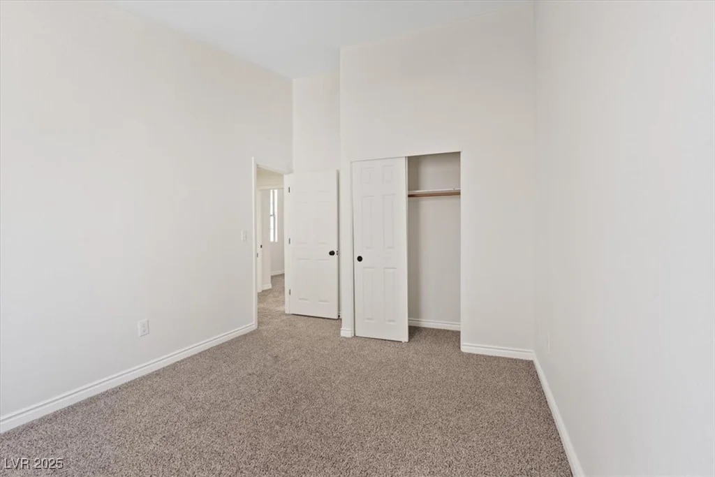 2505 Goldenmoon, Las Vegas, NV 89108