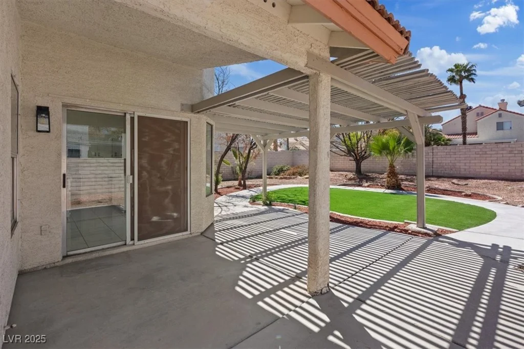 2505 Goldenmoon, Las Vegas, NV 89108
