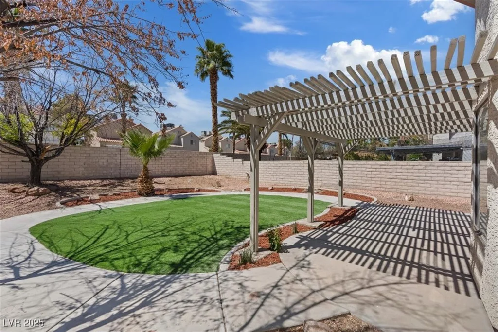 2505 Goldenmoon, Las Vegas, NV 89108